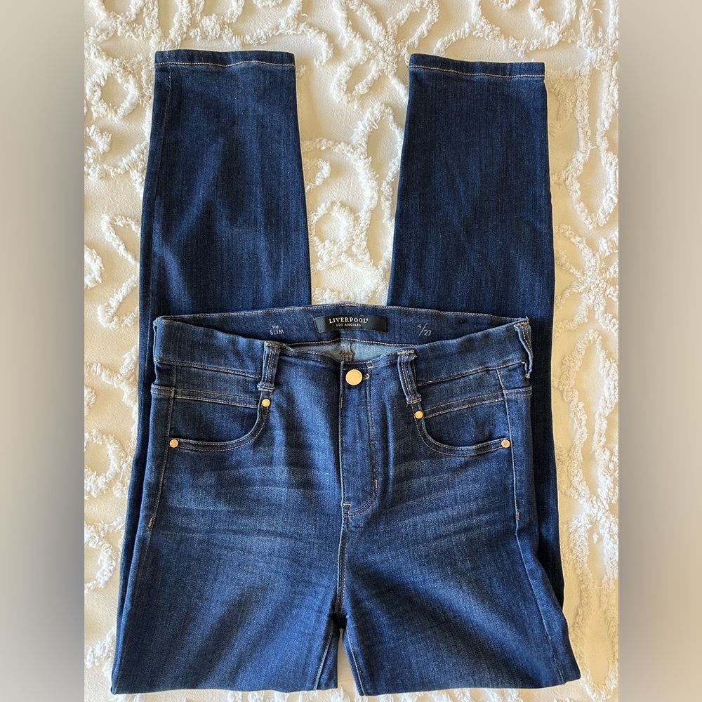 Liverpool pull on slim jean, medium wash size 4/27